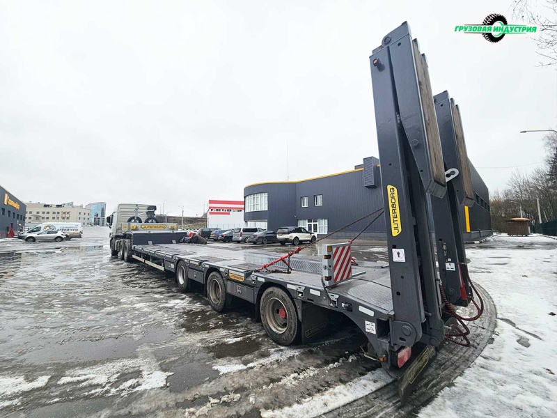 Отгрузка полуприцепа трала Juterborg JTB-40 с гидроаппарелями в Казань